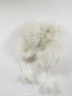 Chlupatá zimní čepice pro holky secondhand Chlupatá zimní čepice pro holky secondhand