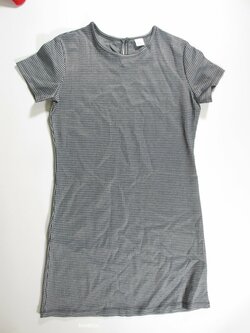 Šaty se vzorem pro holky secondhand Šaty se vzorem pro holky secondhand