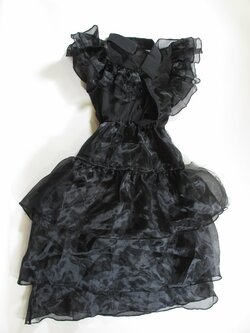 Šaty černé pro holky secondhand Šaty černé pro holky secondhand