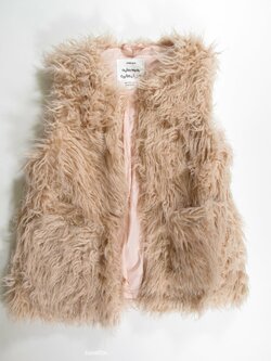 Růžová chlupatá vesta secondhand Růžová chlupatá vesta secondhand