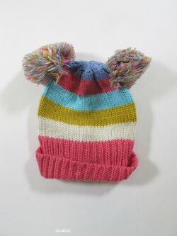 Čepice s pruhem pro holky secondhand Čepice s pruhem pro holky secondhand