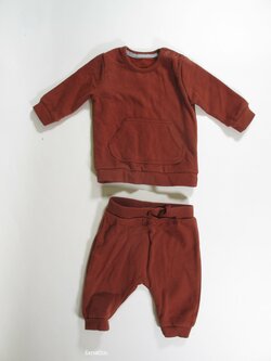 Tepláková hnědá souprava pro kluky secondhnad Tepláková hnědá souprava pro kluky secondhnad