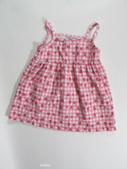 Šaty pro holky s jahůdkami secondhand Šaty pro holky s jahůdkami secondhand