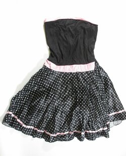 Šaty na karneval pro holky-dámy s puntíkem secondhand Šaty na karneval pro holky-dámy s puntíkem secondhand