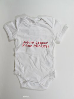 Body bílé pro kluky s nápisem outlet