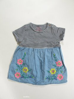 Šaty pro holky s pruhem secondhand Šaty pro holky s pruhem secondhand