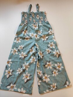 Overal zelený s květinami na ramínkách secondhand Overal zelený s květinami na ramínkách secondhand