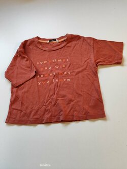 Triko pro holky krátké cihlové s nápisem secondhand Triko pro holky krátké cihlové s nápisem secondhand