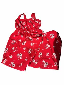 Červený overal s kytičkami na ramíkáchc pro holky secondhand New Look