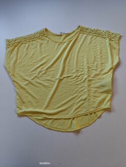 Triko pro holky žluté s krajkou kr. rukáv secondhand Triko pro holky žluté s krajkou kr. rukáv secondhand