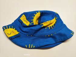 Modrý klobouk pro kluky se sluníčkem secondhand Modrý klobouk pro kluky se sluníčkem secondhand