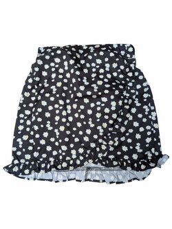 Černá sukeň pro holky s kytičkami secondhand Shein Černá sukeň pro holky s kytičkami secondhand Shein