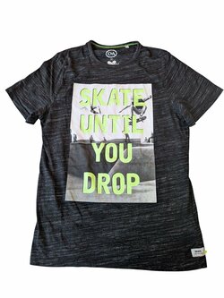 černé triko skate pro kluky secondhand CA černé triko skate pro kluky secondhand CA