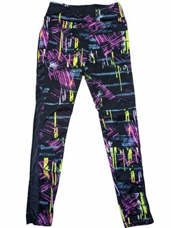 Černé legíny se vzorem pro holky secondhand Černé legíny se vzorem pro holky secondhand