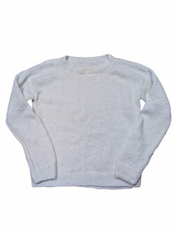 Bílý svetr se stříbrnými nikami pro holky secondhand Bílý svetr se stříbrnými nikami pro holky secondhand