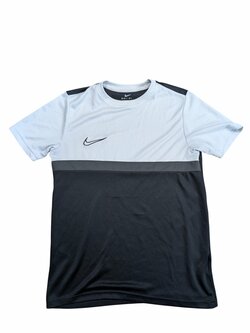 Bílé černé sportovní triko pro kluky secondhand Nike Bílé černé sportovní triko pro kluky secondhand Nike