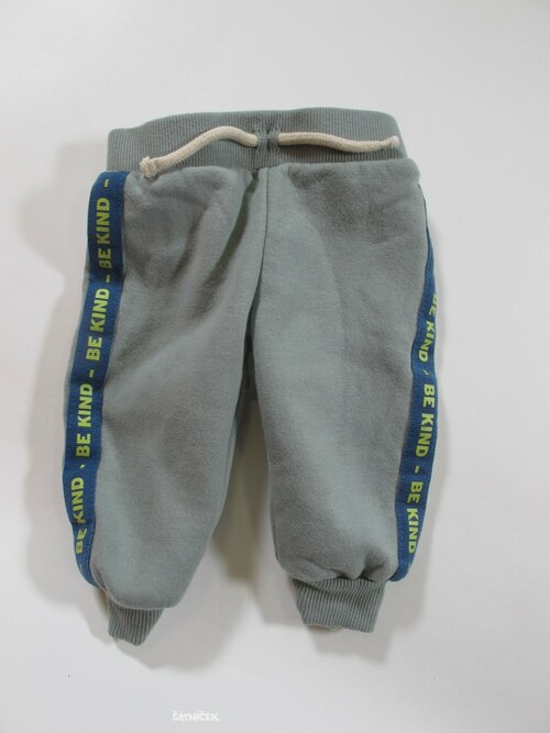 Zelené tepláky pro kluky secondhand