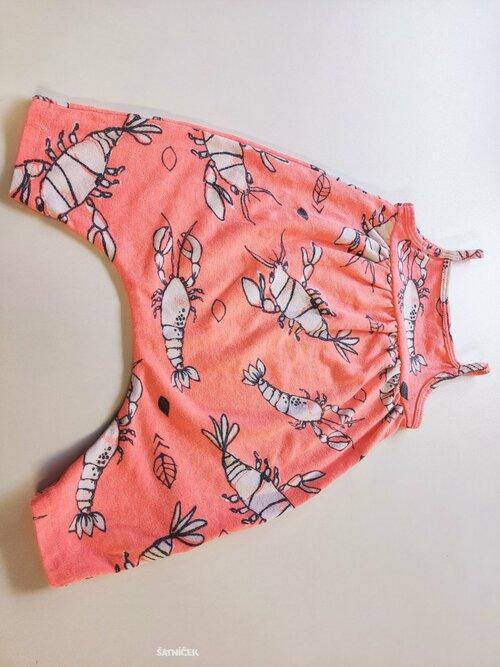 Letní overal pro holky růžový s raky secondhand