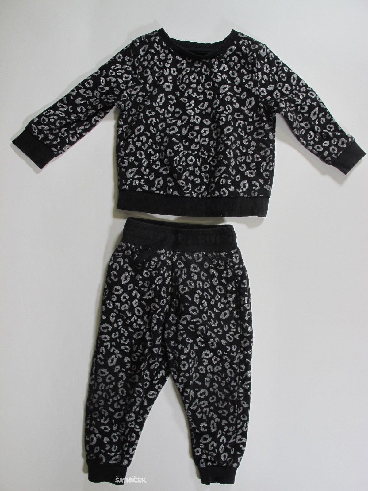 Tepláková souprava pro holkyse vzorem secondhand