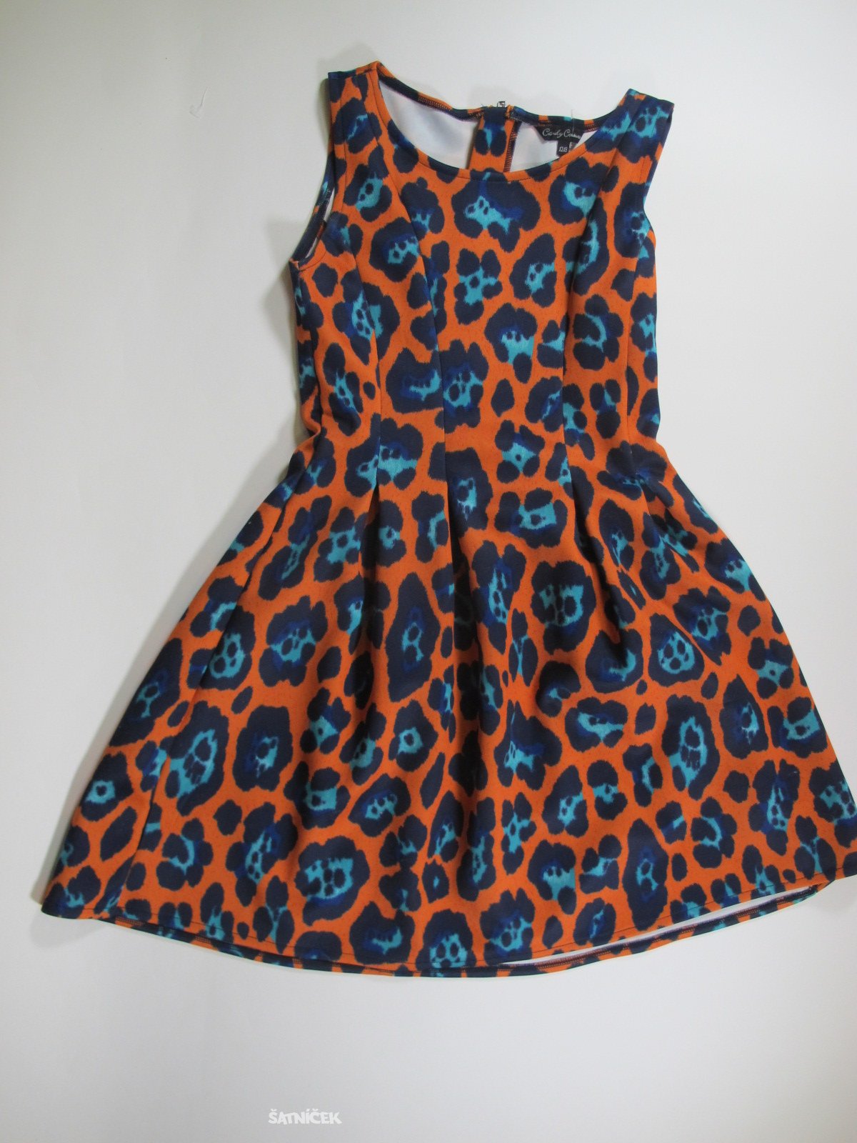 Vzorované šaty a ramínka secondhand