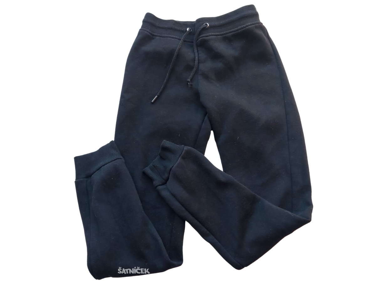 Černé kalhoty se šňůrkou pro kluky secondhand Primark