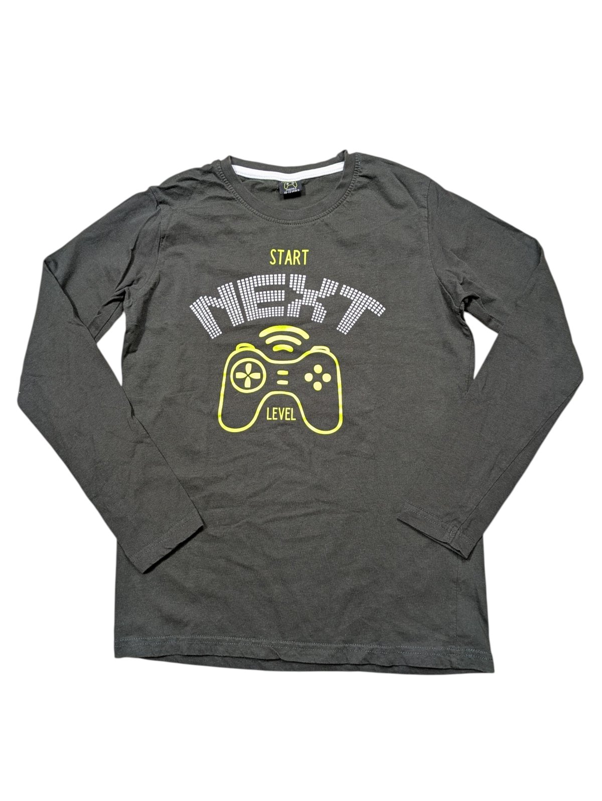 Tmavé triko s obrázkem dlouhý rukáv pro kluky secondhand YFK